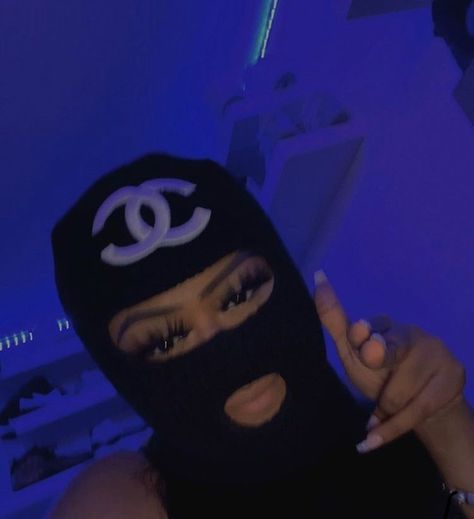 Ragazza Gangsta, Gang Aesthetic, Gangsta Girl Style, Thug Girl, Mask Aesthetic, Girl Gang Aesthetic, Gangster Girl, Bad Girl Wallpaper, Beautiful Night Images