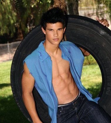 Tyler Lautner, Taylor Lautner Shirtless, Football Anime, Taylor Jacobs, Jacob Black Twilight, Twilight Jacob, Team Jacob, Taylor Lautner, Jacob Black