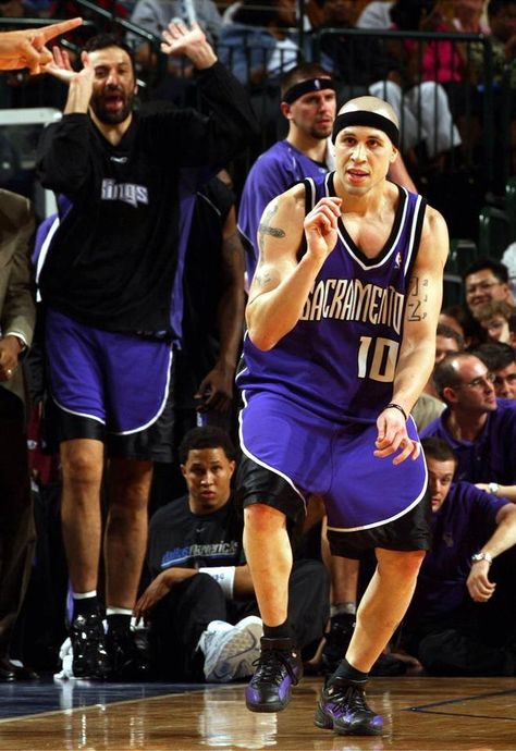 The Bibby "Crab Walk" Mike Bibby, Best Nba Players, Basketball Star, South Jersey, Sacramento Kings, Video News, Nba Players, Throwback Thursday, Latest Video