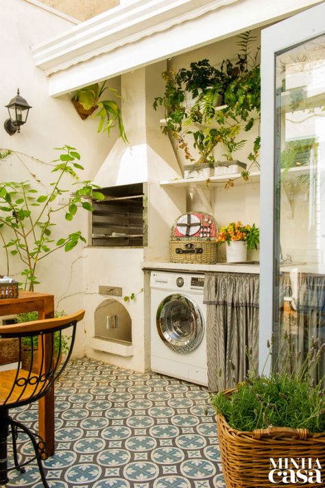 Wallpaper Plants Aesthetic, Aesthetic Plant Wallpaper, Outdoor Laundry Area, Build Laundry Room, Laundry Room Shelving Ideas, Room Shelving Ideas, Laundry Room Shelving, Outdoor Laundry Rooms, Wallpaper Plant