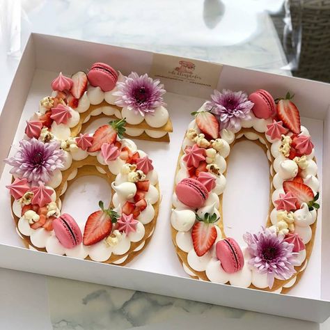 Flower Macarons, 60th Birthday Ideas For Mom, 21 Cake, Numbers Cake, Torte Creative, Birthday Cake For Mom, Cake Lettering, 60th Birthday Cakes, Torte Cupcake