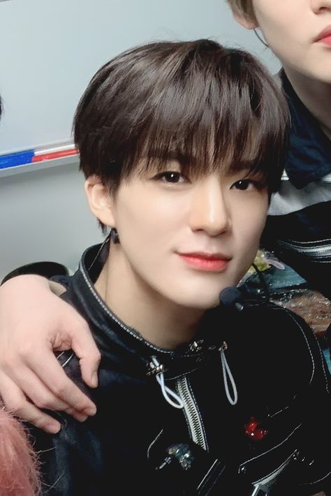 hourly jeno (.◜◡◝) new edit 📌 on Twitter: "baby ❤ #JENO #제노 #NCTDREAM… " Writing Fantasy, Funny Kpop Memes, Pretty Smile, Dusk To Dawn, Cartoon Jokes, K Idols, Nct 127, Nct Dream, Nct