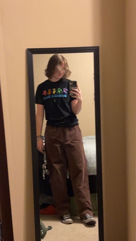 outfit inspiration thrifted grateful dead corduroy baggy pants converse Baggy Corduroy Pants Outfit, Corduroy Pants Outfit Mens, Corduroy Baggy Pants, Corduroy Pants Outfit, 80s Fashion Men, Outfit Concert, Corduroy Pants Men, Pants Outfit Men, Streetwear Men