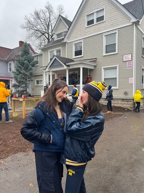 University Of Michigan Aesthetic, Michigan Tailgate, Michigan Aesthetic, August Moodboard, Tailgate Outfits, Dream University, Uni Fits, Michigan Go Blue, College Gameday Outfits