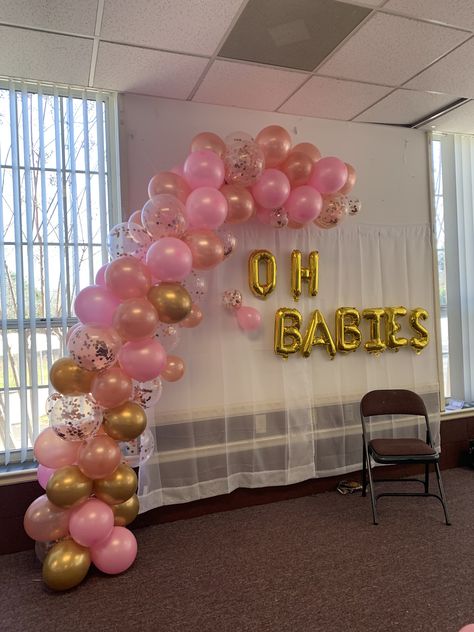 Half Balloon Arch for a baby shower photo backdrop. Made onsite, An original creation by Its Just Balloons. Comment for inquiries #babyshowerballoons #balloonhalfarch Half Arch Balloon, Half Balloon Arch, Baby Shower Photo Backdrop, Shower Photo Backdrop, Half Arch, Baby Shower Photos, Baby Shower Balloons, Bday Ideas, Balloon Arch