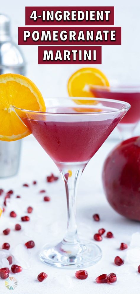 Pomegranate Martini Recipe, Fresh Pomegranate Juice, Pomegranate Vodka, Holiday Martinis, Pomegranate Martini, Pina Colada Recipe, Martini Recipe, Fancy Cocktails, Party Hostess