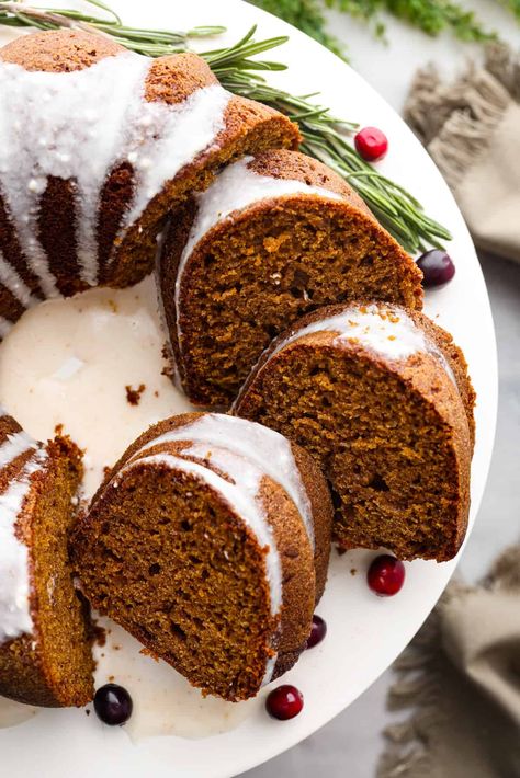 Gingerbread Bundt Cake Lemon Cake Recipe Easy, Homemade Lemon Cake Recipe, Gingerbread Bundt Cake, Homemade Lemon Cake, Gluten Free Lemon Cake, Delicious Strawberry Cake, Gingerbread Cake Recipe, Strawberry Poke Cakes, Chewy Gingerbread Cookies