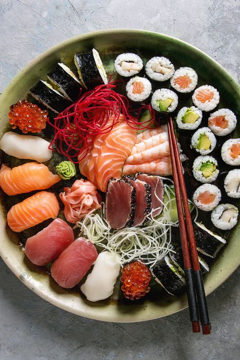 Sushi Vegan, Sushi Menu, Sashimi Sushi, Types Of Sushi, Nigiri Sushi, Sushi Night, Vegan Sushi, Idee Pasto, Sushi Chef