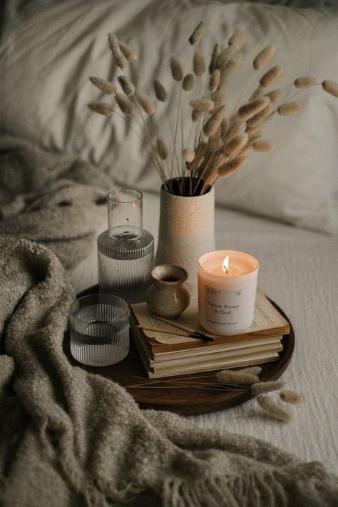 Soy Candle Aesthetic, Candle Photo Ideas, Candle Product Shoot, Vanilla Candle Aesthetic, Cozy Astetic, Autumn Product Photography, Candle Room Aesthetic, Candle Product Photography Ideas, Candle Photoshoot Ideas