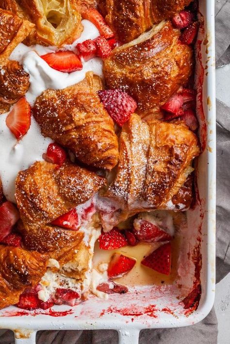 French Toast With Strawberries, Cream Croissant, Toast With Strawberries, Strawberries And Cream Cheese, Croissant French Toast, Baked French Toast, Breakfast And Brunch, French Toast Bake, French Toast Casserole