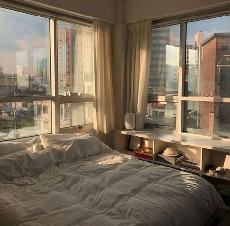 minimalist high rise apartment interiors, simple small space design, instagram aesthetic bedroom decor Deco Studio, Appartement Design, Beautiful Rooms, Room Goals, Aesthetic Rooms, Trendy Bedroom, Design Del Prodotto, Dream Apartment, Decor Minimalist