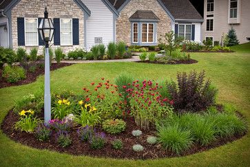 Front Walkways, Ideas Para Decorar Jardines, Mailbox Landscaping, Landscape Gardening, Flower Bed Designs, Walkways Paths, Small Front Yard Landscaping, Small Front Yard, Front Yard Design