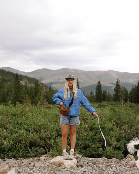 Colorado May Outfits, Utah Outfits September, Colorado In May Outfits, Mountain Camping Outfits, Spring Outfits Outdoor, Mountain Outfits Aesthetic, Colorado Rockies Outfit Women, Boulder Colorado Outfits, Breckenridge Colorado Summer Outfit