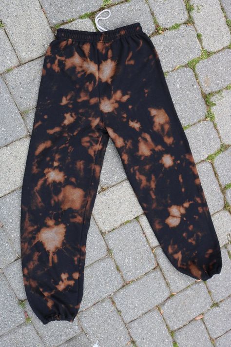 Bleach Sweatpants, Tie Dye Products, Crop Top And Sweats, Stylish Watches For Girls, Diy Tie Dye, Cute Sweats, Cute Sweatpants Outfit, Cute Sweatpants, Tie Dye Sweatpants