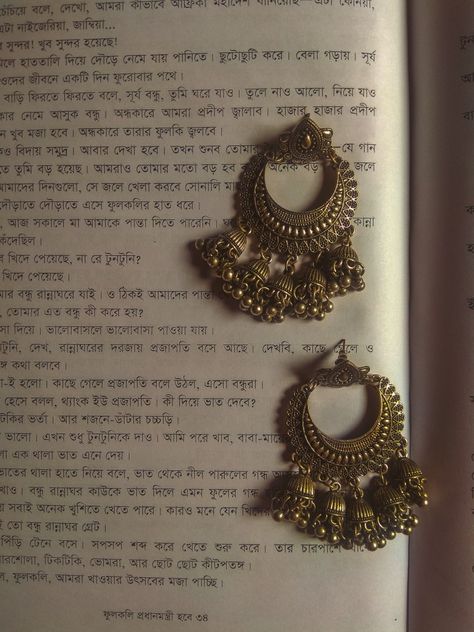 Desi Aesthetic Jhumka, Indian Jewelry Aesthetic, South Asian Jewelry, Indian Jewelry Gold, Desi Things, Bengali Culture, South Asian Aesthetic, Desi Vibes, Desi Aesthetics