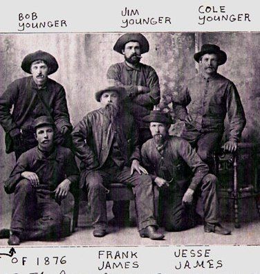 James Younger group                                                                                                                                                                                 More Men In Hats, Old West Outlaws, Wild West Outlaws, Famous Outlaws, Old West Photos, Western Photo, American Frontier, Wilde Westen, Into The West