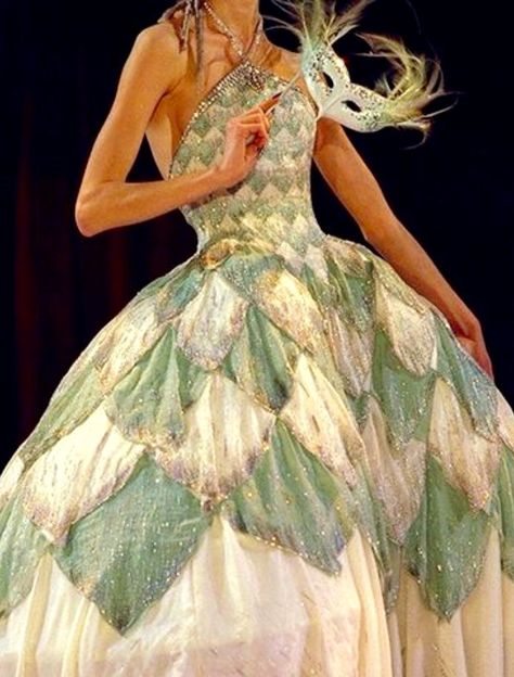 1998 Hauté Couture Harlequin Costume by Dior Dior Collection, Runway Fashion Couture, Christian Dior Haute Couture, Dior Haute Couture, Historical Dresses, John Galliano, Beautiful Gowns, Fancy Dresses, Stunning Dresses