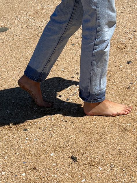 fully clothed at the beach, jeans at the beach, at the beach, aesthetic beach, beach photoshoot Beach Photoshoot Jeans, Crosses Aesthetic, Jeans At The Beach, At The Beach Aesthetic, The Beach Aesthetic, Beach Jeans, Inspi Photo, Beach Relax, Aesthetic Coquette