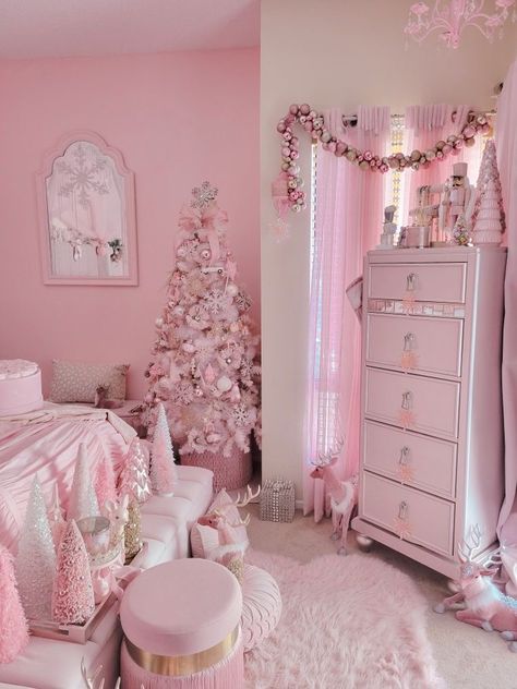 Pink Ballet Christmas Aesthetic, Pink Xmas Bedroom, Christmas Room Aesthetic Pink, Pink Room Christmas Decor, Pink Christmas Room Aesthetic, Pink Christmas Bedroom Aesthetic, Pink Christmas Room Decor Ideas Bedrooms, Christmas Decor Ideas Bedroom Pink, Pink Christmas Decorations Bedroom