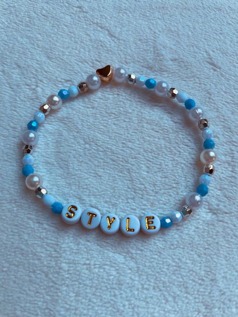 Style Bracelets Taylor Swift, Beads Bracelet Design Taylor Swift, Taylor Swift Style Bracelet, Cute Taylor Swift Friendship Bracelets, Bracelet Designs Taylor Swift, Friendship Taylor Swift Bracelets, Friendship Bracelet Taylor Swift Ideas, Aesthetic Taylor Swift Bracelets, Taylor Swift Bracelets Color Guide