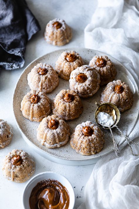 Mini Bundt Cake Packaging Ideas, Mini Cinnamon Roll Bundt Cakes, Mini Cinnamon Bundt Cakes, Mini Bundt Cake Flavors, Christmas Mini Bundt Cake Recipes, Mini Fluted Cake Pan Recipes, Mini Christmas Bundt Cakes, Fall Mini Bundt Cakes, Christmas Mini Bundt Cakes