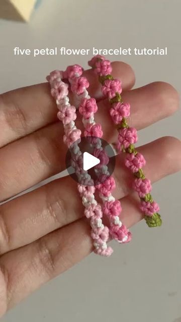 Easy Crochet Bracelet, Crochet Bracelet Tutorial, Making Bracelets With Beads, Beads Patterns, Crochet Patterns Free Beginner, Beginners Crochet, Knitting Tips, Easy Crochet Projects, Beading Patterns Free