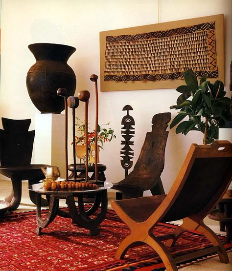 African art in homes - Ethiopian chair, Lobi chair, Tuareg post, African amber beads, etc. African Living Rooms, Afrocentric Decor, African Interior Design, African Furniture, African Inspired Decor, African Interior, Global Decor, Ethnic Decor, African Home Decor