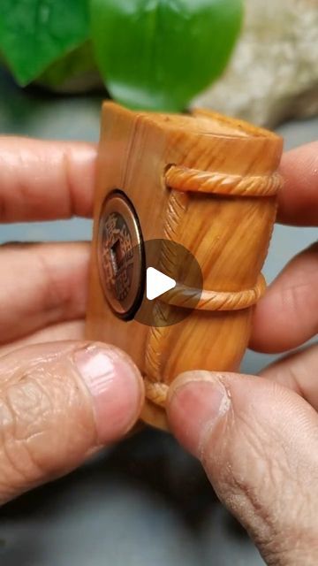 Wood Carving Jewelry, Wood Sculpture Ideas, Whittling Pendants, Miniature Wood Carving, Sculpture Dremel, Wood Spirits Carving For Beginners, Norse Wood Carving Patterns, Celtic Knot Wood Carving, Wood Carving Art Sculpture