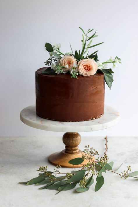 One Bowl Chocolate Cake with Double Chocolate Buttercream Dessert Design, Cake With Flowers, Fresh Flower Cake, Brownie Desserts, Slow Cooker Desserts, Chocolate Wedding Cake, Chocolate Heaven, Oreo Dessert, Chocolate Buttercream