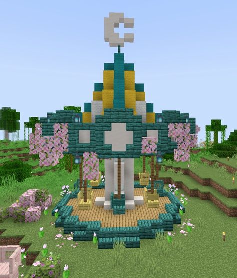 Minecraft Gift Shop Build, Cute Minecraft Rollercoaster, Amusment Parks Minecraft, Theme Park Minecraft Ideas, Minecraft Theme Park Builds, Circus Minecraft Build, Kidcore Minecraft Builds, Ferris Wheel Minecraft, Minecraft Amusement Park Entrance