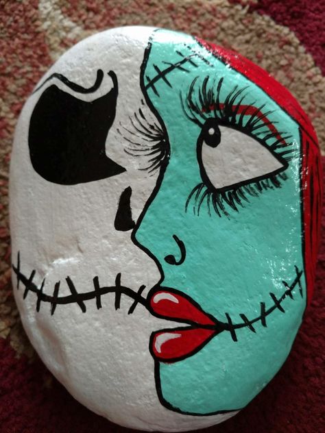 Jack and Sally nightmare before Christmas rock painting Christmas Rock Painting, Halloween Crafts For Kids To Make, Sally Nightmare, Sally Nightmare Before Christmas, Halloween Rocks, Stone Art Painting, Painted Rocks Kids, Christmas Rock, Painted Rocks Craft