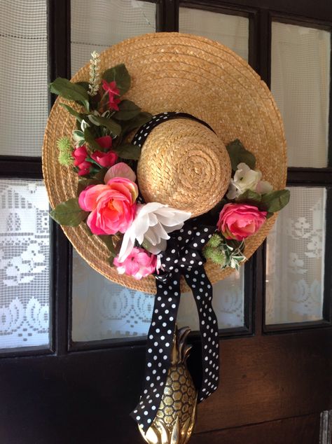 I decorated this straw hat for my front door with flowers and ribbon bought at AC Moore. Straw Hat Crafts, Front Door Wreaths Diy, Umbrella Wreath, Diy Frühling, Diy Spring Wreath, Door Wreaths Diy, Spring Hats, Hat Decoration, Hat Ideas