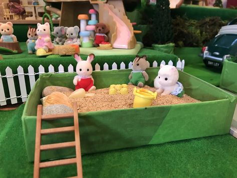 DIY Calico Critters Nursery Sandbox #CalicoCritters, #SylvanianFamilies, #DIYCalicoCritters How To Organize Calico Critters, Calico Critter Accessories Diy, Diy Calico Critters Furniture, Calico Critters Crafts, Diy Calico Critters Stuff, Diy Calico Critters, Calico Critters Diy, Popsicle Stick Furniture, Miniature Playground