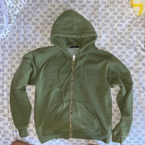 Olive Green Zip Up Hoodie Green Zip Up, Green Zip Up Hoodie Outfit, Zip Up Hoodie Outfit Aesthetic, Zip Up Hoodie Outfit, Hoodie Outfit Aesthetic, Hoodie Patchwork, Green Zip Up Hoodie, Hoodie Green, Green Hoodie