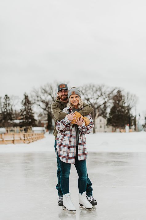 Couple posing on skating rink with skates on. Couples Ice Skating Photoshoot, Ice Skating Engagement Photos, Ice Skating Couple Pics, Couples Skating, Skating Engagement Photos, Skate Photoshoot, Skater Poses, Skating Pics, Skating Couple