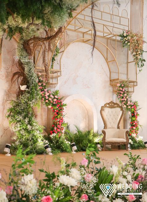 Western Wedding Backdrops, Garden Wedding Backdrop, Western Reception, Mughal Garden, Empowerment Art, Mughal Art Paintings, Wedding Backdrops, Mughal Art, Desi Wedding Decor