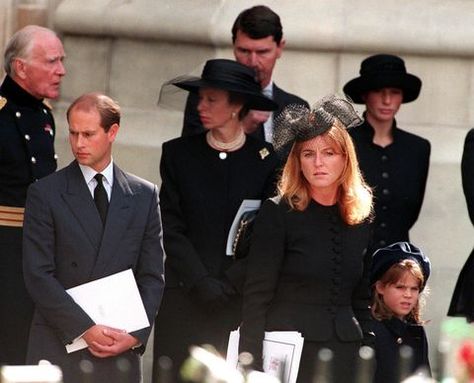 Prince Edward, princess Ann and Sarah Duchess of York. Sept 1997 Sophie Rhys Jones, Princess Diana Images, Princesa Anne, Sarah Duchess Of York, Princess Diana Photos, Diana Princess Of Wales, Princes Diana, Charles And Diana, Elisabeth Ii