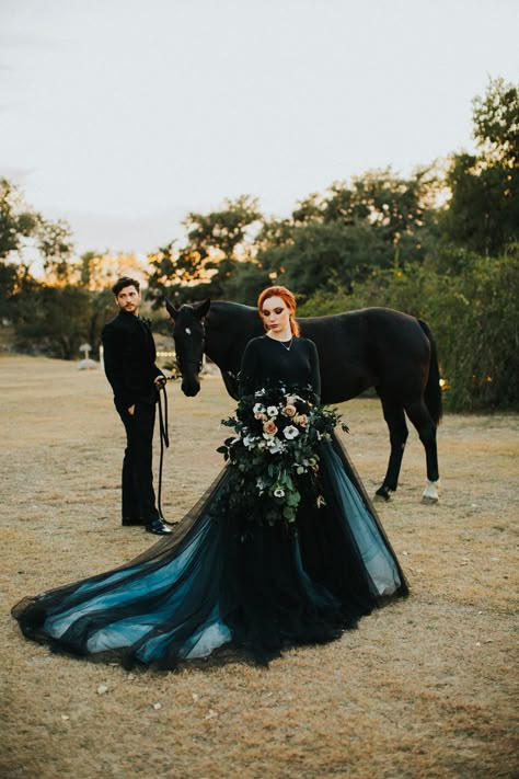 Gallery - How To Have A Dark And Dramatic Themed Wedding Brave Wedding, Grunge Wedding, Halloween Wedding Dresses, Alt Bride, Dark Wedding Theme, Grunge Couple, Goth Wedding, Chic Brides, Dark Wedding