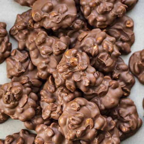 Crockpot Candy - i am baker Trish Yearwood Recipes, Crockpot Candy Recipes, Crockpot Desserts, Chocolate Peanut Clusters, Trisha Yearwood Recipes, Easy Christmas Candy Recipes, Crockpot Candy, Peanut Clusters, Christmas Candies