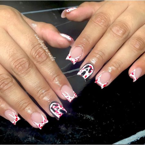 Short Halloween Set, Short Duck Halloween Nails, Halloween Themed Nails Short, Spooky Halloween Nail Designs Short, Baddie Halloween Nails Short, Shirt Halloween Nails, Halloween Shorties Nails, Short Nail Inspo Halloween, Senior Nails Ideas 2025