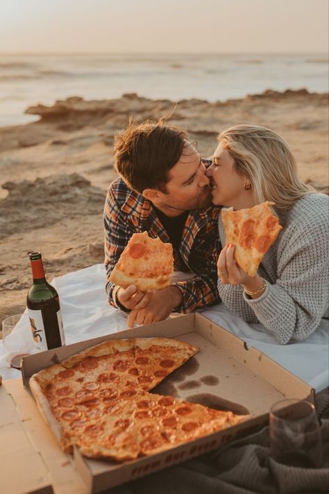 pizza and wine romantic cute fun beach date night idea in san diego california Beach Engagement Photos Pizza, Beach Date Photoshoot, Beach Pizza Picnic, Beach Picnic Photos, Fun Beach Photoshoot, Couple Beach Picnic, Couples Beach Picnic, Beach Picnic Engagement Photos, Picnic Prewedding