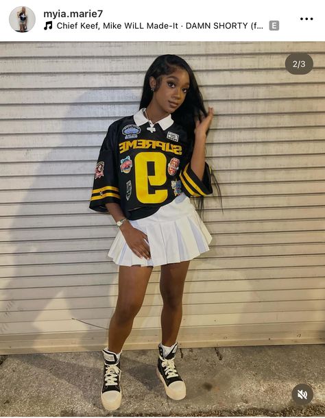 Jersey Outfit Ideas For Black Women, Jersey Outfit Inspo Women, Outfit Ideas With Jerseys, Hbcu First Day Outfit, College Fdoc Outfit Hbcu, Fdos Outfits Hbcu, Cropped Jersey Outfit Black Women, Jersey And Skirt Outfit Black Women, Hbcu Hoco Outfits