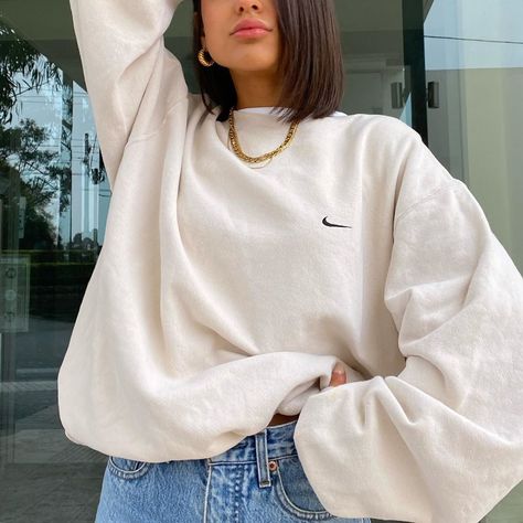 UPEND. VINTAGE on Instagram: “****SOLD**** VINTAGE NIKE CREWNECK IN BEIGE 🤎 High quality, size L-XL, model wears size 6, perfect oversized sweatshirt.” Beige Crewneck Outfit, Aesthetic Crewneck Outfit, Nike Crewneck Outfit, Crewneck Outfit Aesthetic, Oversized Crewneck Outfit, Classy Sweatshirt, Flannel Outfits Summer, Crewneck Sweatshirt Outfit, Oversized Sweatshirt Outfit