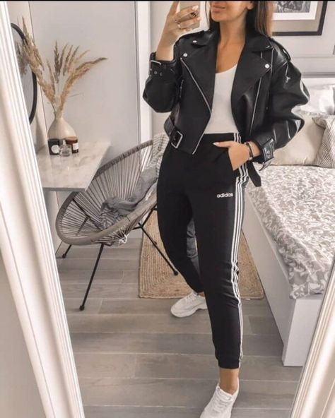 How To Style Adidas Pants, Adidas Wide Leg Pants Outfit, Adidas Superstar Outfit Winter, Black Adidas Pants Outfits, Adidas Pants Outfit Fashion, Adidas Outfits For Women, Adidas Outfit Ideas, Women Adidas Outfit, Tapered Pants Outfit