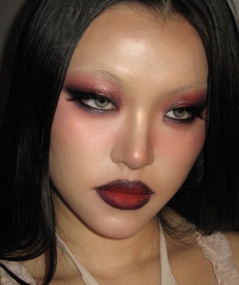 Eartheater Makeup, Doechii Makeup, Vampiric Makeup, 90s Vampy Makeup, Red Hair And Red Lipstick, Exotic Makeup Looks, Red And Black Eye Makeup, Intimidating Makeup, Actual Y2k