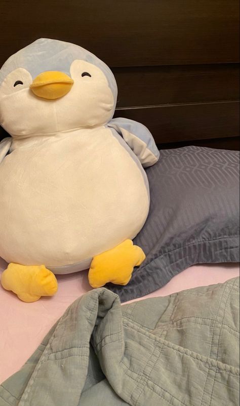 Cute Plushy Aesthetic, Plushie On Bed, Bed Plushies Aesthetic, Plushies Aesthetic Wallpaper, Big Plushies Aesthetic, Penguin Plushie Aesthetic, Bed Time Aesthetic, Stuff Toys Aesthetic, Cute Big Plushies