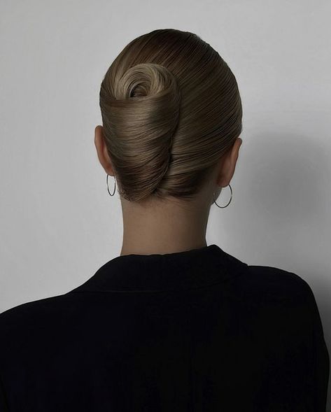 New Year's Hairstyle Ideas for Long Hair 2024: 17 Stylish Looks to Welcome the Year - thepinkgoose.com Classic French Roll Hairstyle, Modern French Pleat Hair, Fancy French Twist Updo, Elegant Hair Wedding, Elegant French Twist Updo, Classic French Twist Updo, Updo Hairstyles Sleek, Classic Updo Hairstyles Vintage, Modern French Twist Updo