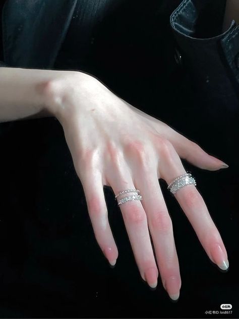 Pretty Hand Reference, Hand Claims Female, Pretty Female Hands Aesthetic, Pretty Female Hands, Pretty Hands Aesthetic, Korean Hands, Manos Aesthetic, Hand Claim, Hand Knuckles