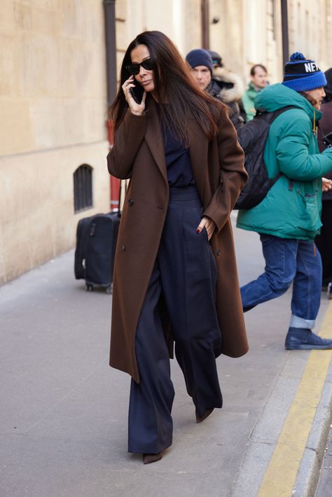 Barbara Martelo, What To Wear Today, Long Coats, Brown Outfit, 2022 Fashion, Brown Coat, Winter Looks, Winter Outfit, Fall Winter Outfits