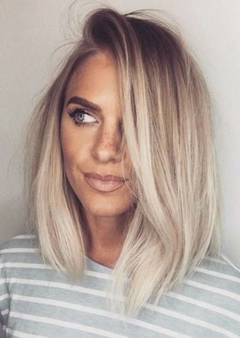 Ash blonde melt Longbob Hair, Curled Blonde Hair, Ash Blonde Hair Colour, Short Ombre Hair, Ash Blonde Balayage, Ice Blonde, Vlasové Trendy, Balayage Blonde, Ash Blonde Hair